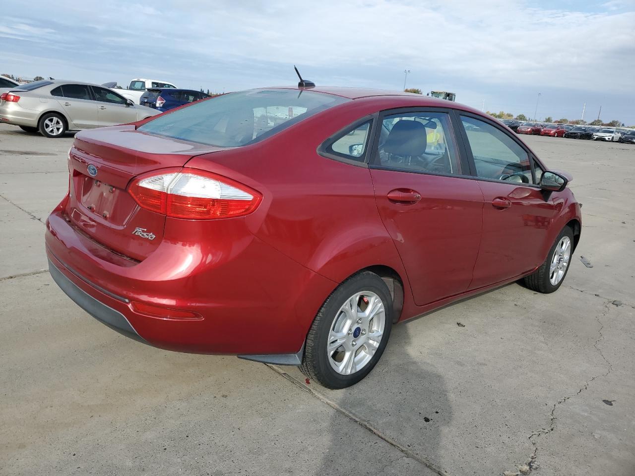 2015 Ford Fiesta Se - Фото 3