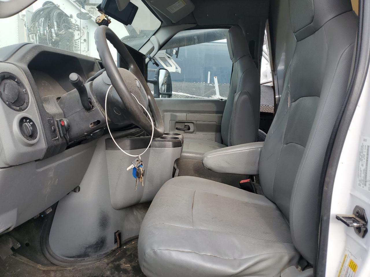 2018 Ford E-350 - Box Truck - Фото 7