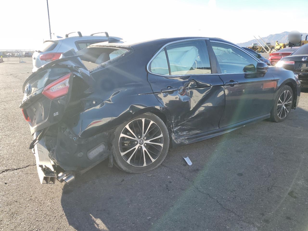 2019 Toyota Camry Se - Фото 3