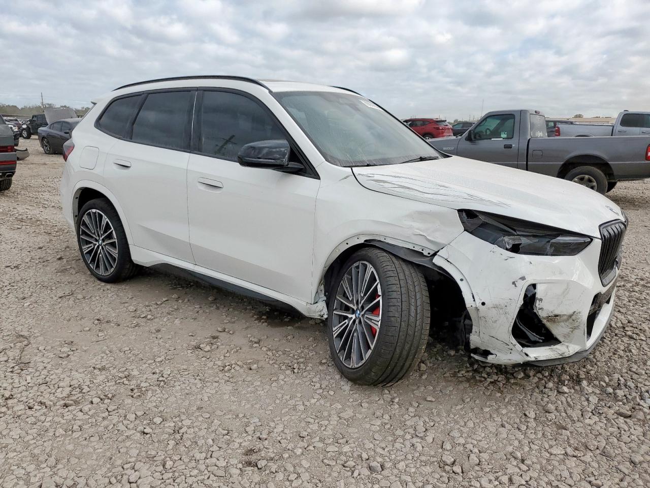 2025 BMW X1 M35I - Фото 4