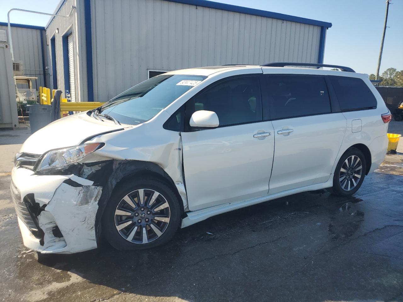 2020 Toyota Sienna Xle