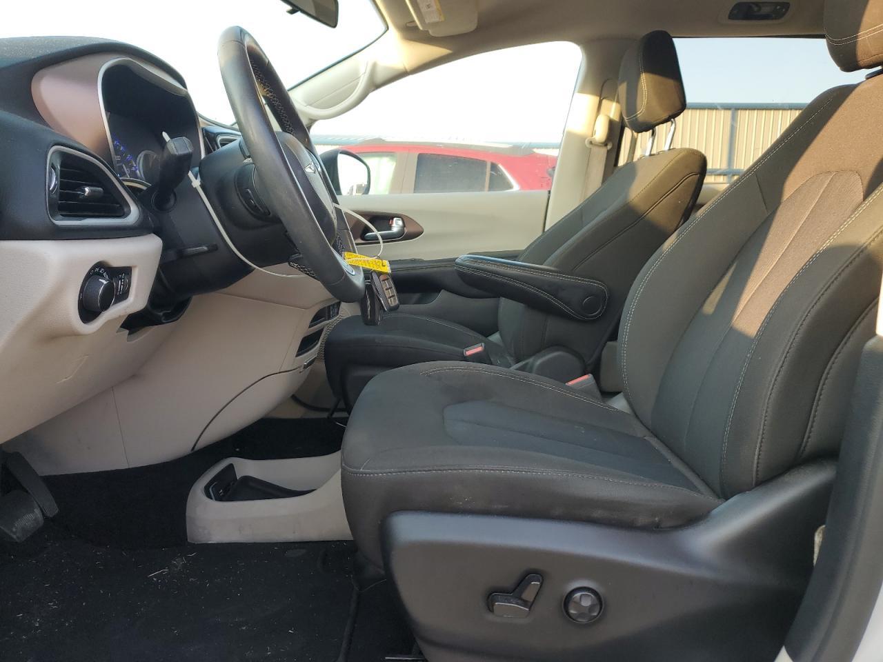 2022 Chrysler Voyager Lx - Фото 7