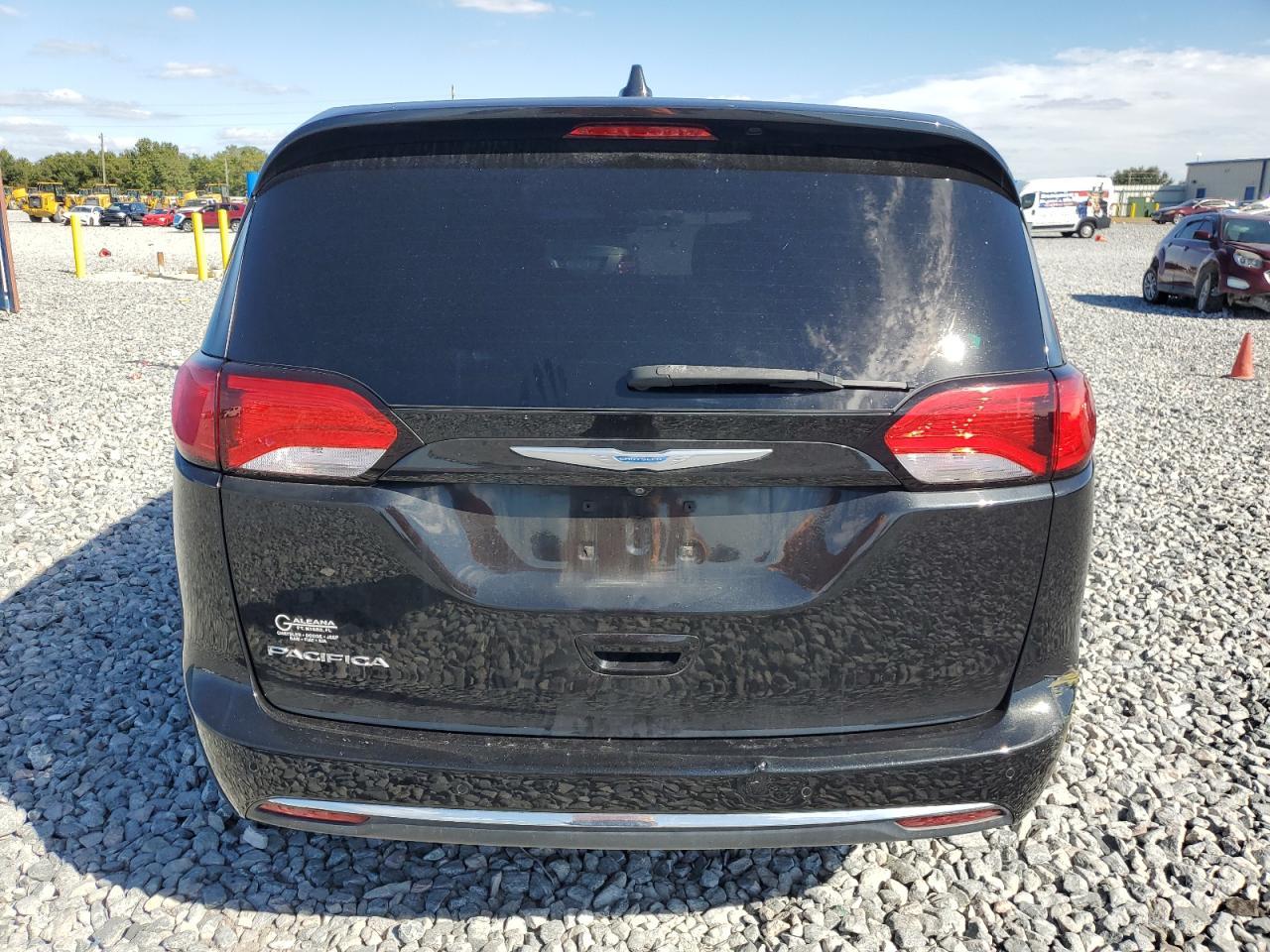 2018 Chrysler Pacifica Touring Plus - Image 6