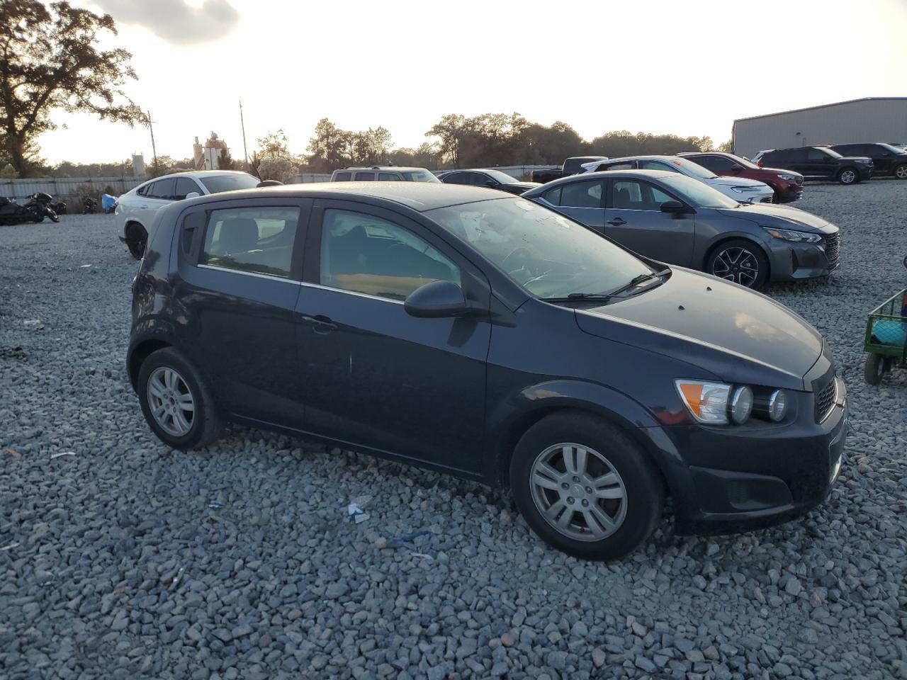 2016 Chevrolet Sonic Lt - Image 4