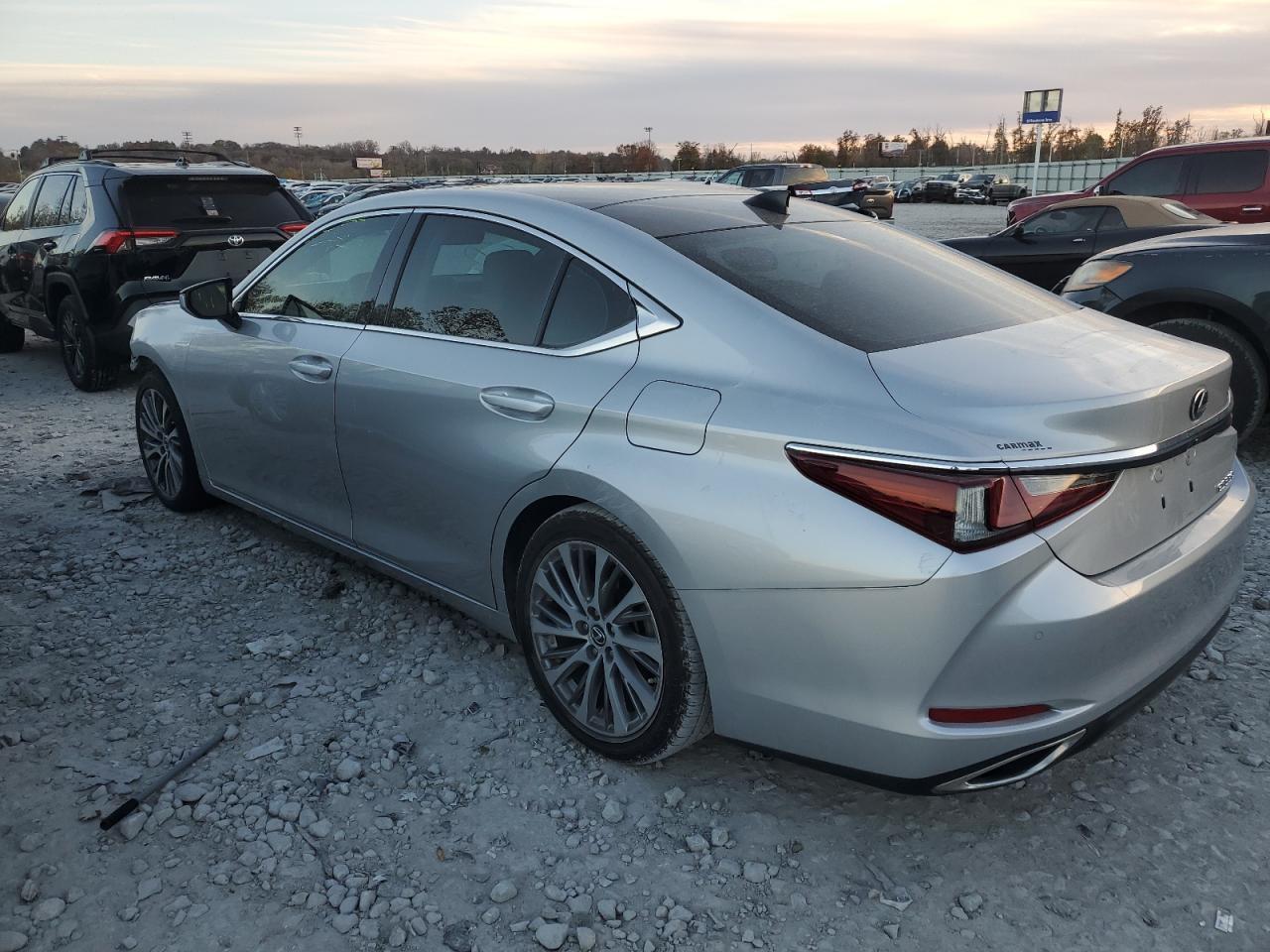 2019 Lexus Es 350 - Image 2
