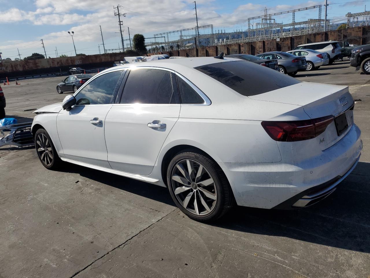 2021 Audi A4 Premium Plus 40 - Фото 2