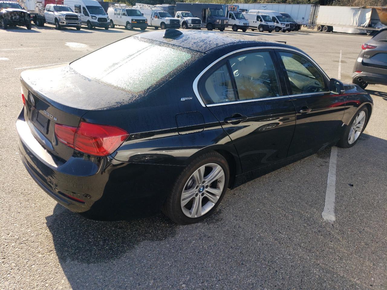 2018 BMW 330E - Фото 3