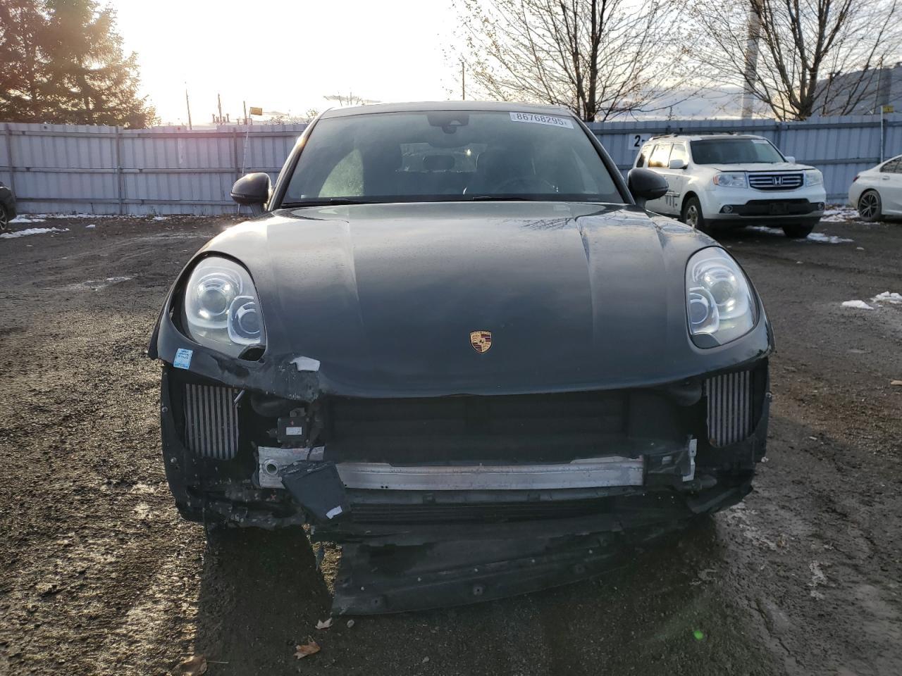 2017 Porsche Macan Turbo - Image 5