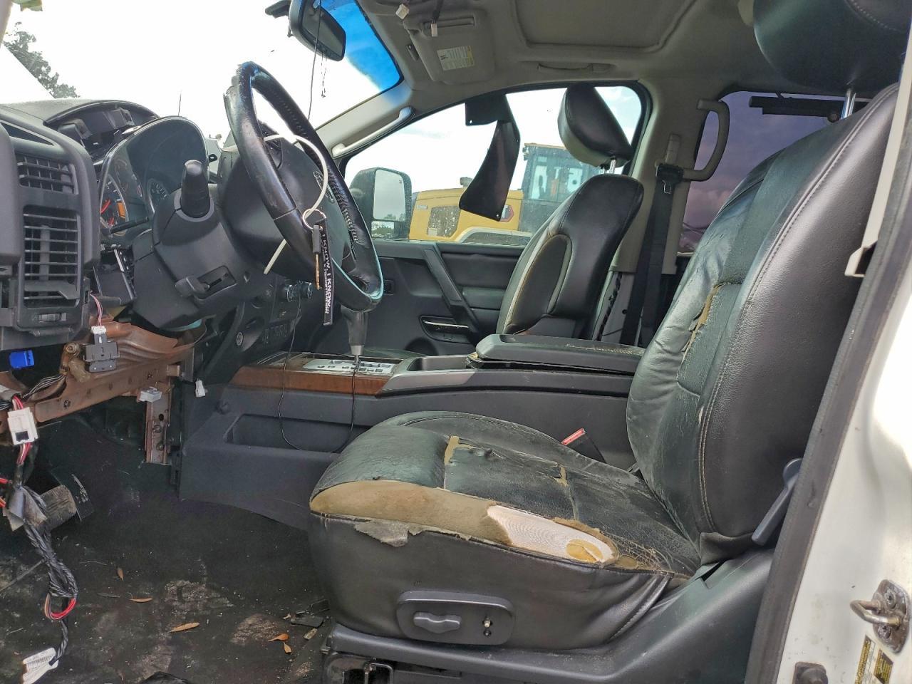 2010 Nissan Titan Xe - Фото 7