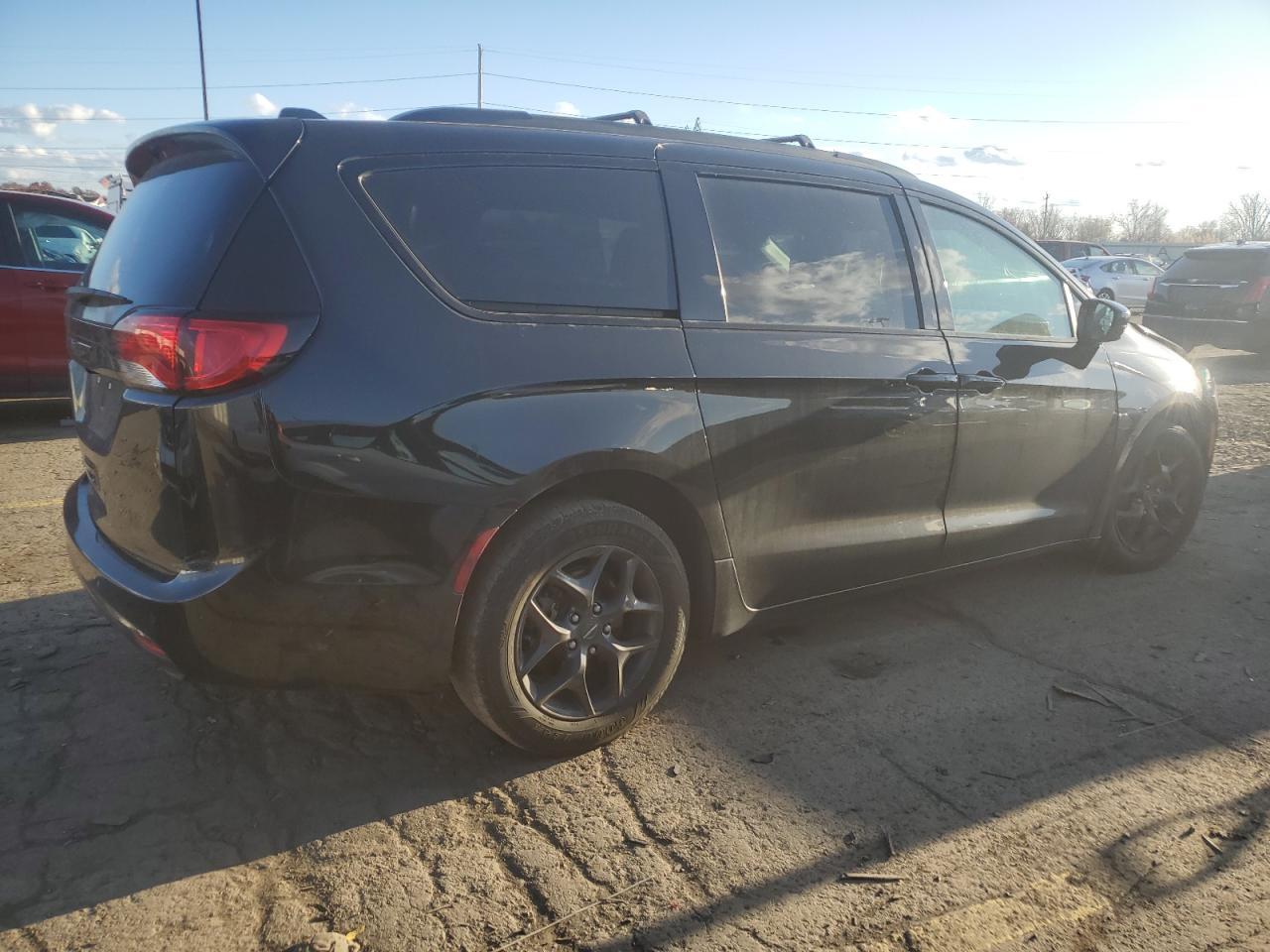 2019 Chrysler Pacifica Touring L Plus - Image 3