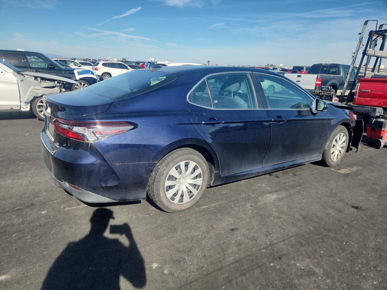 2022 Toyota Camry Le - Фото 3