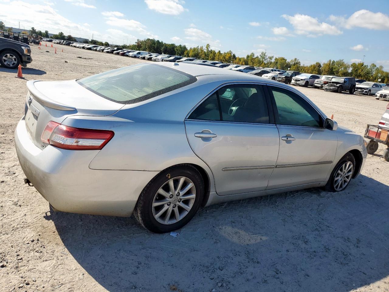 2010 Toyota Camry Se - Фото 3