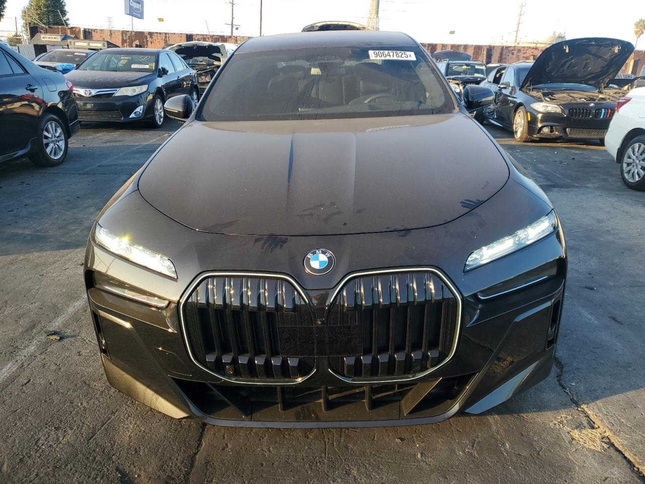 2025 BMW 760 Xi - Image 5