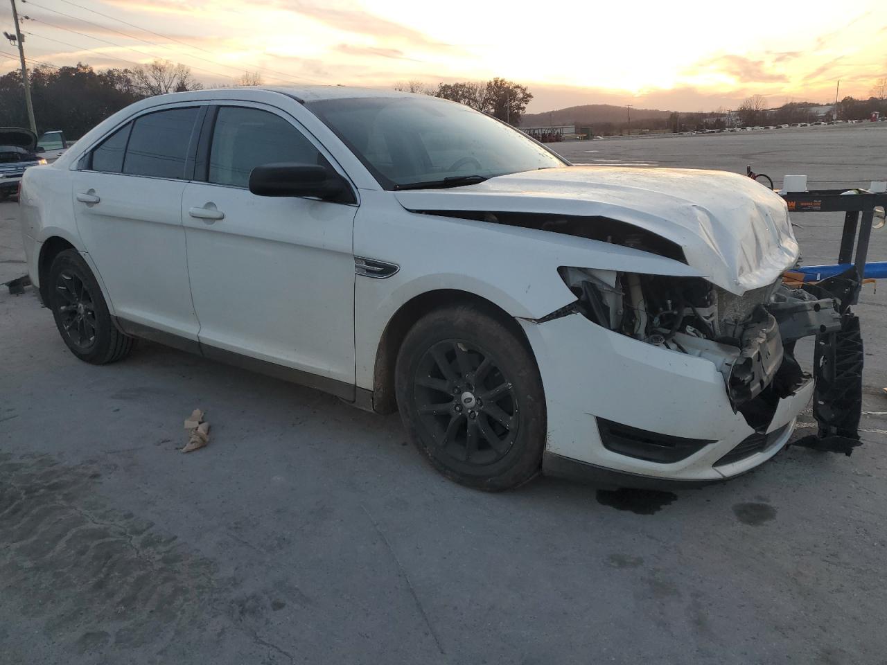 2013 Ford Taurus Se - Фото 4