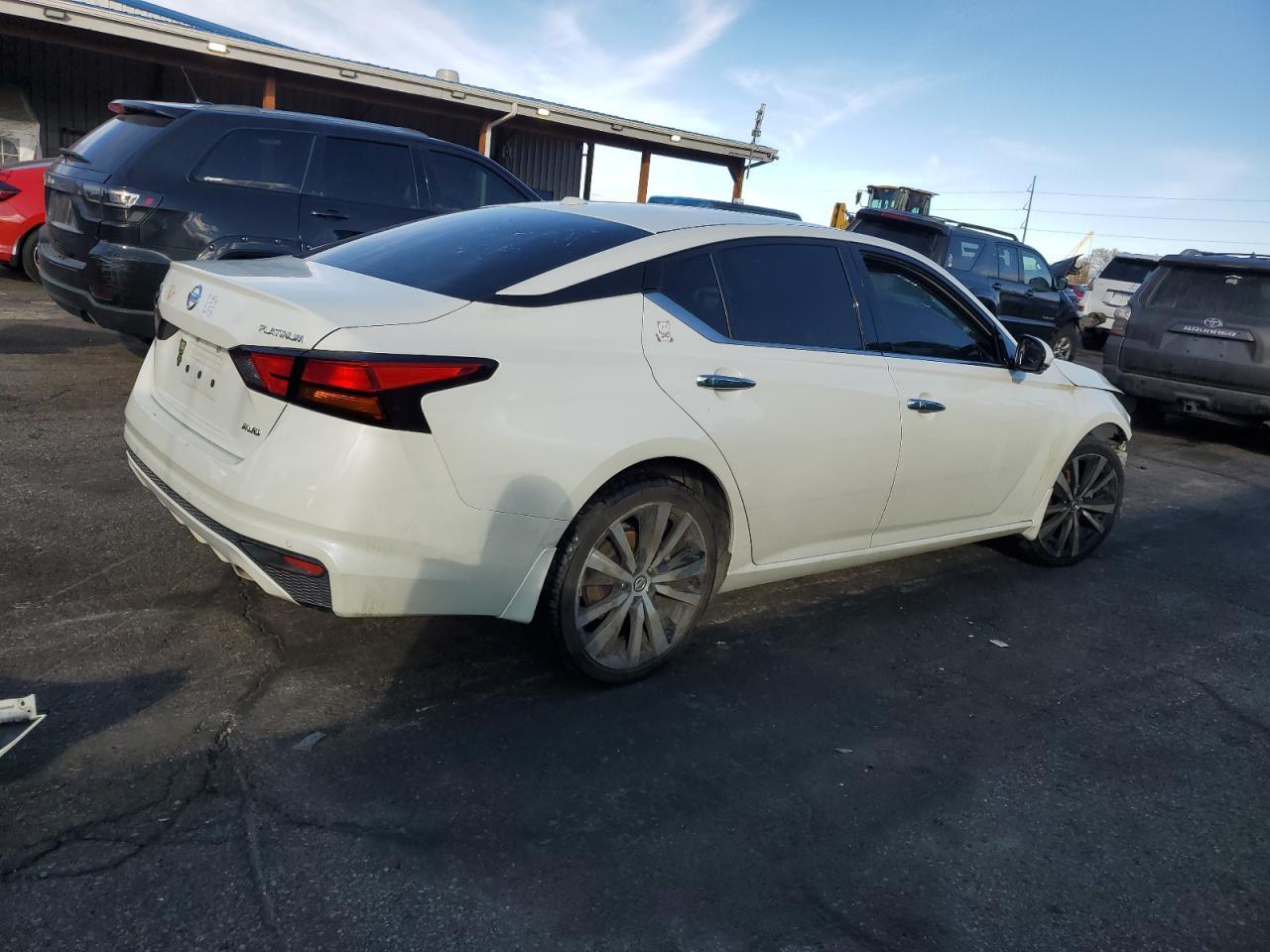 2020 Nissan Altima Platinum - Image 3