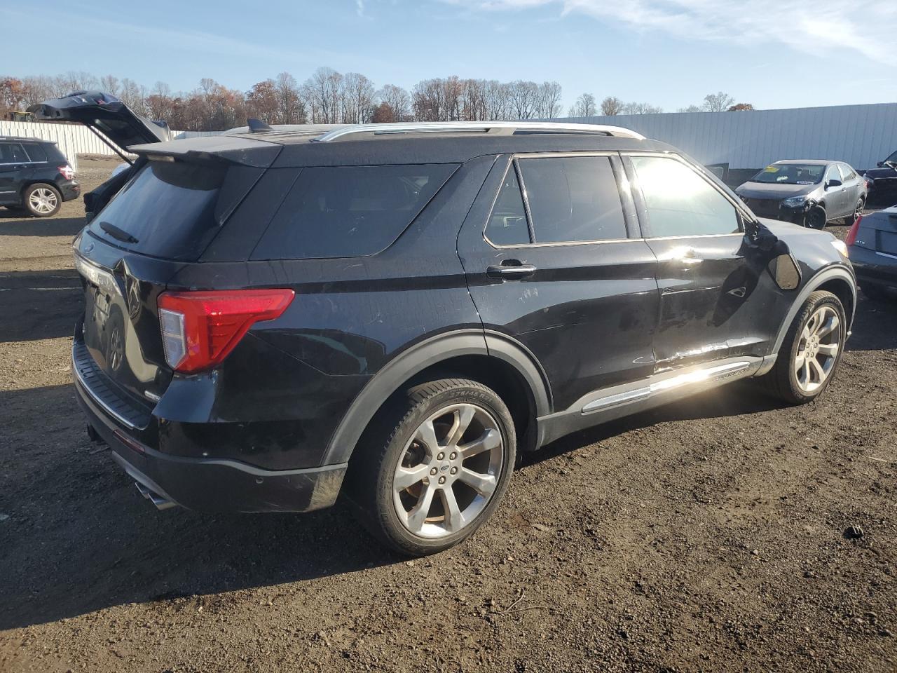 2020 Ford Explorer Platinum - Image 3