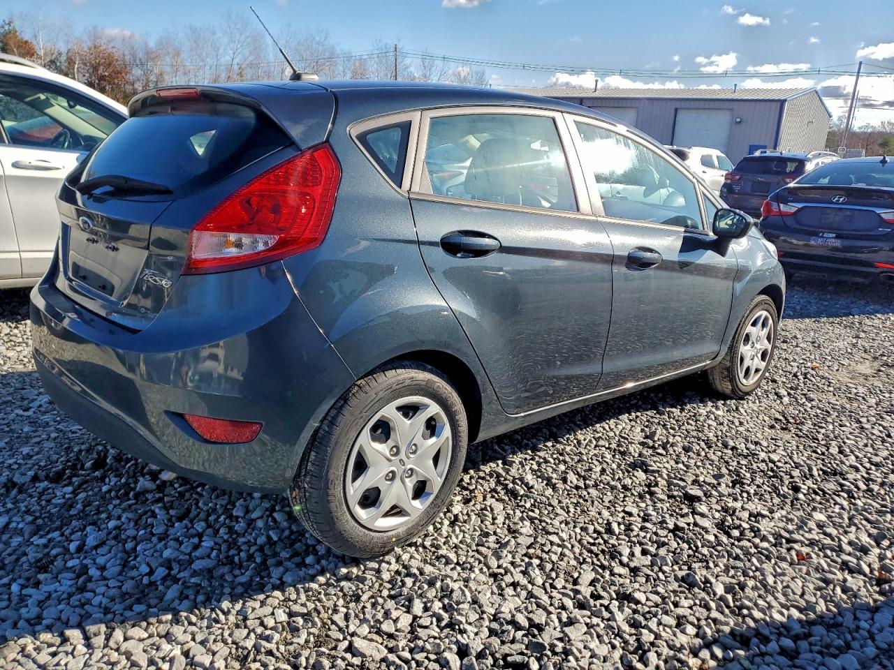 2011 Ford Fiesta Se - Image 3