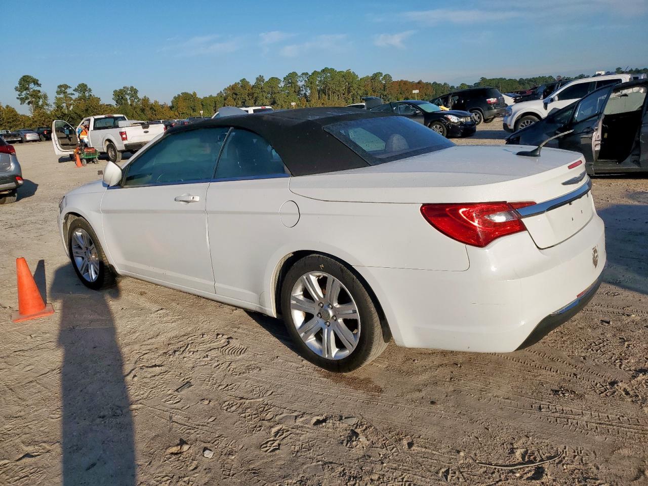 2014 Chrysler 200 Touring - Image 2
