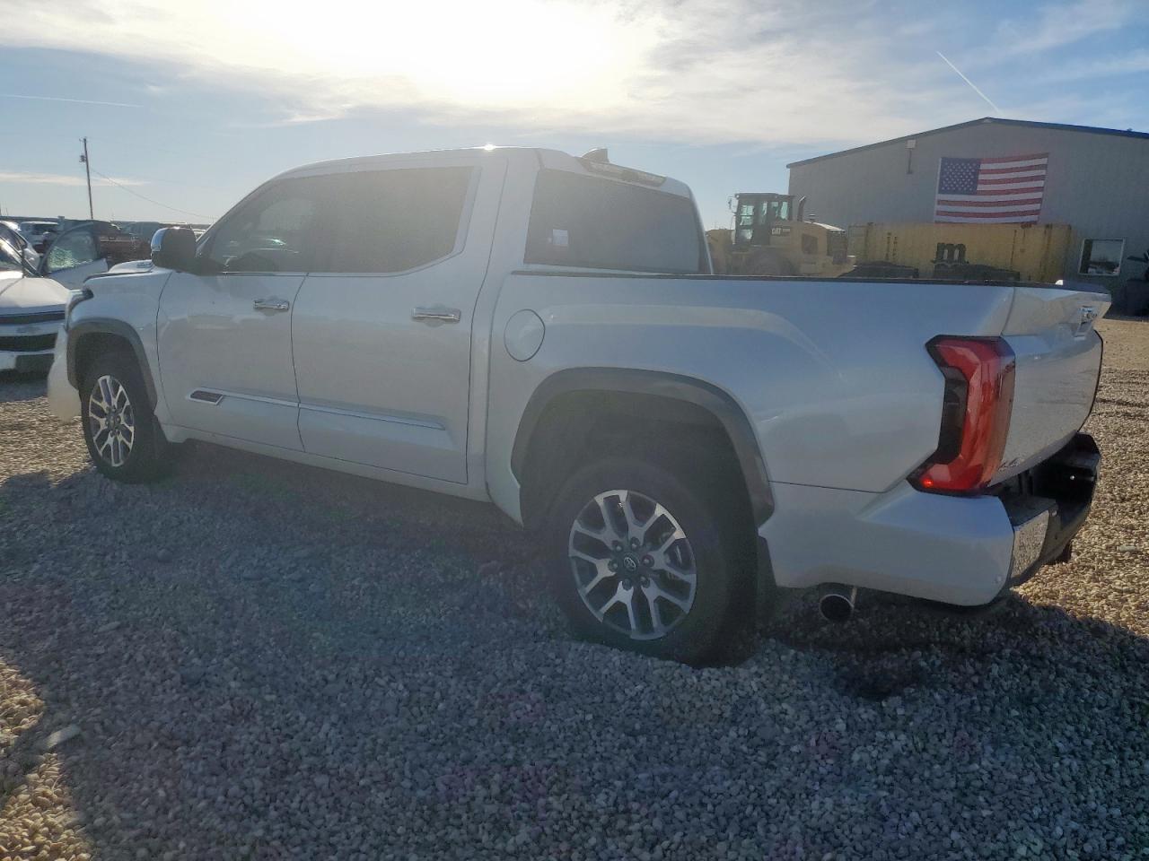 2025 Toyota Tundra Crewmax Platinum - Фото 2