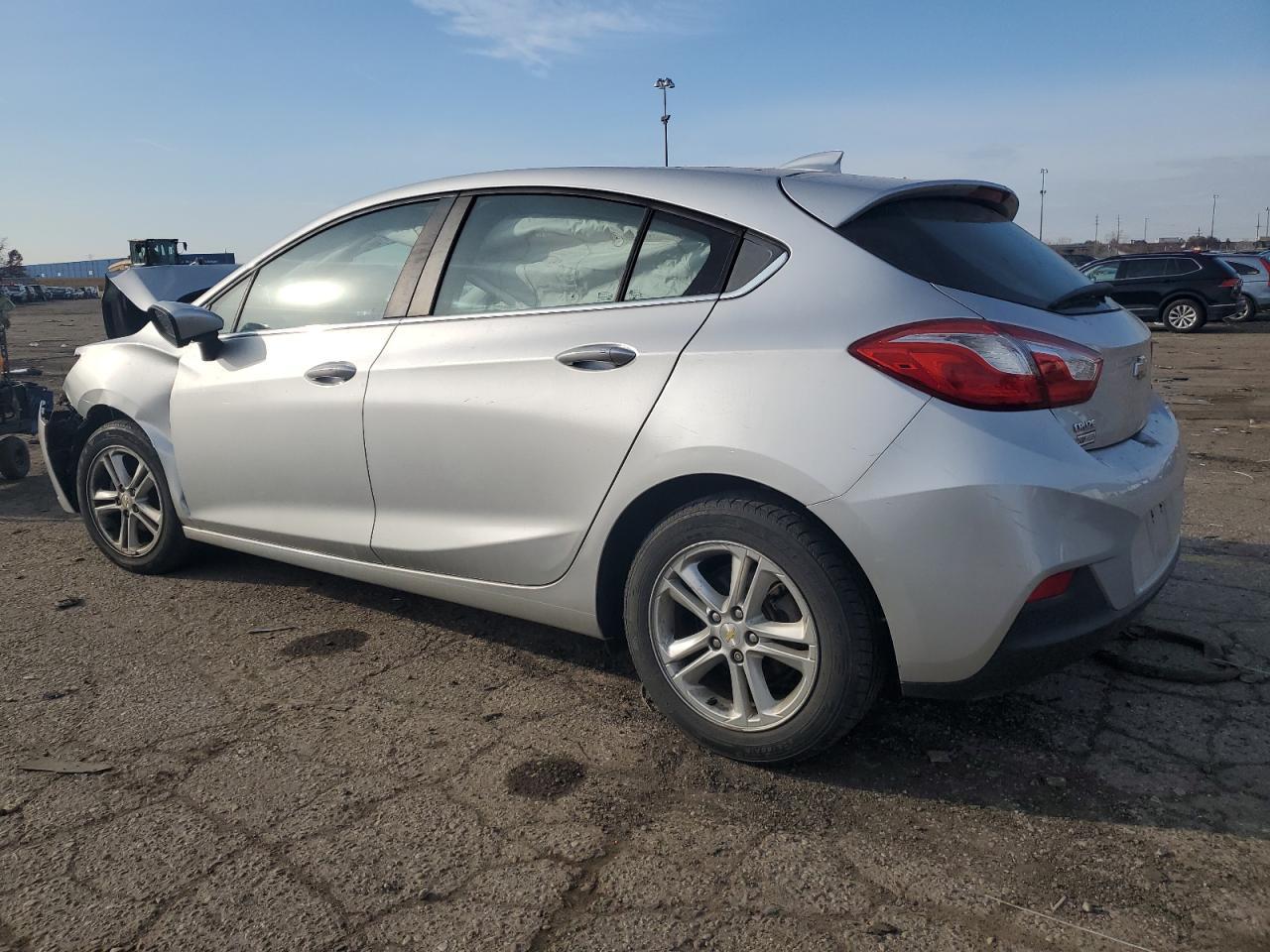 2017 Chevrolet Cruze Lt - Фото 2