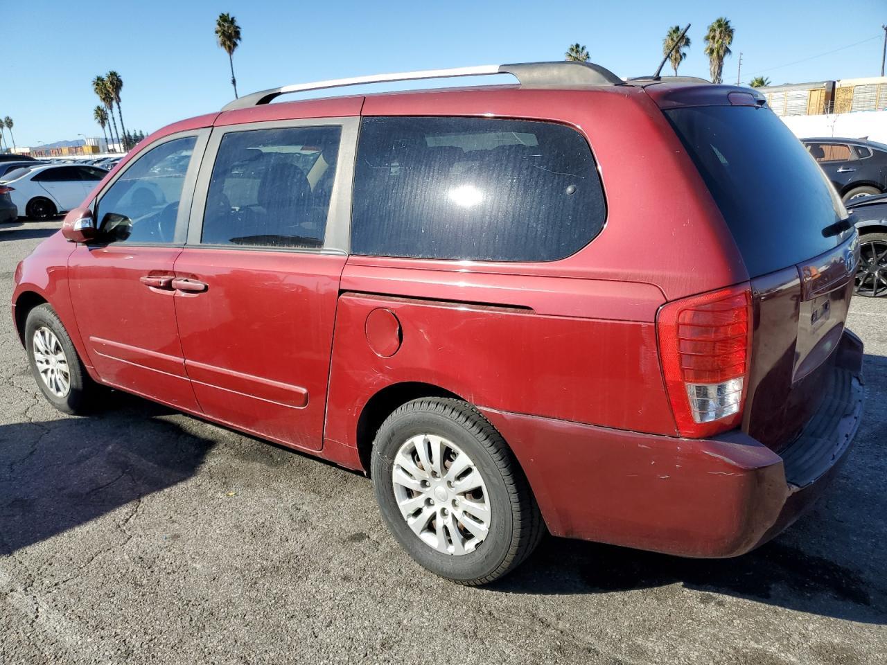 2011 Kia Sedona Lx - Фото 2