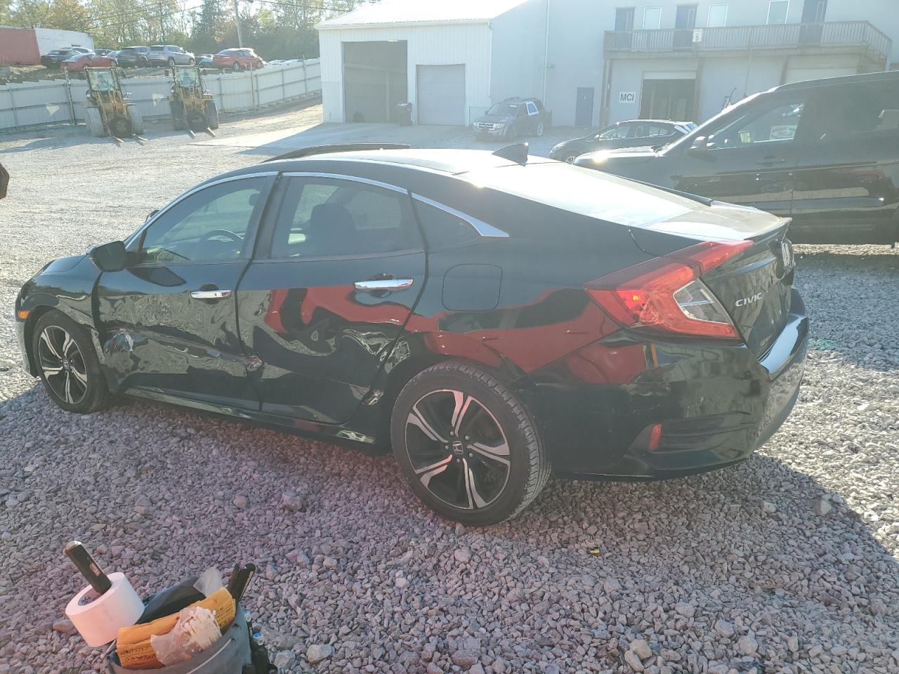 2016 Honda Civic Touring - Image 2