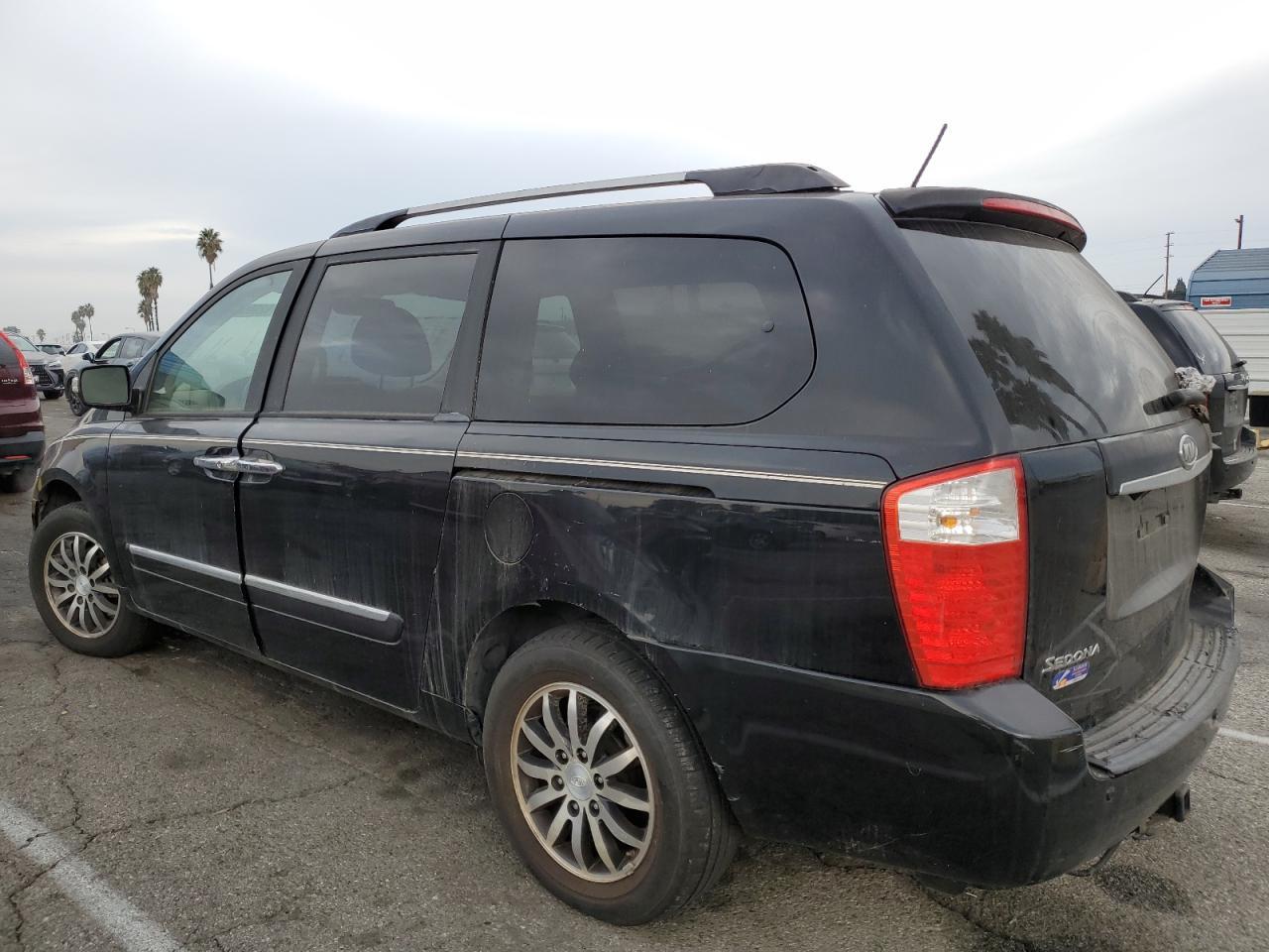 2012 Kia Sedona Ex - Image 2