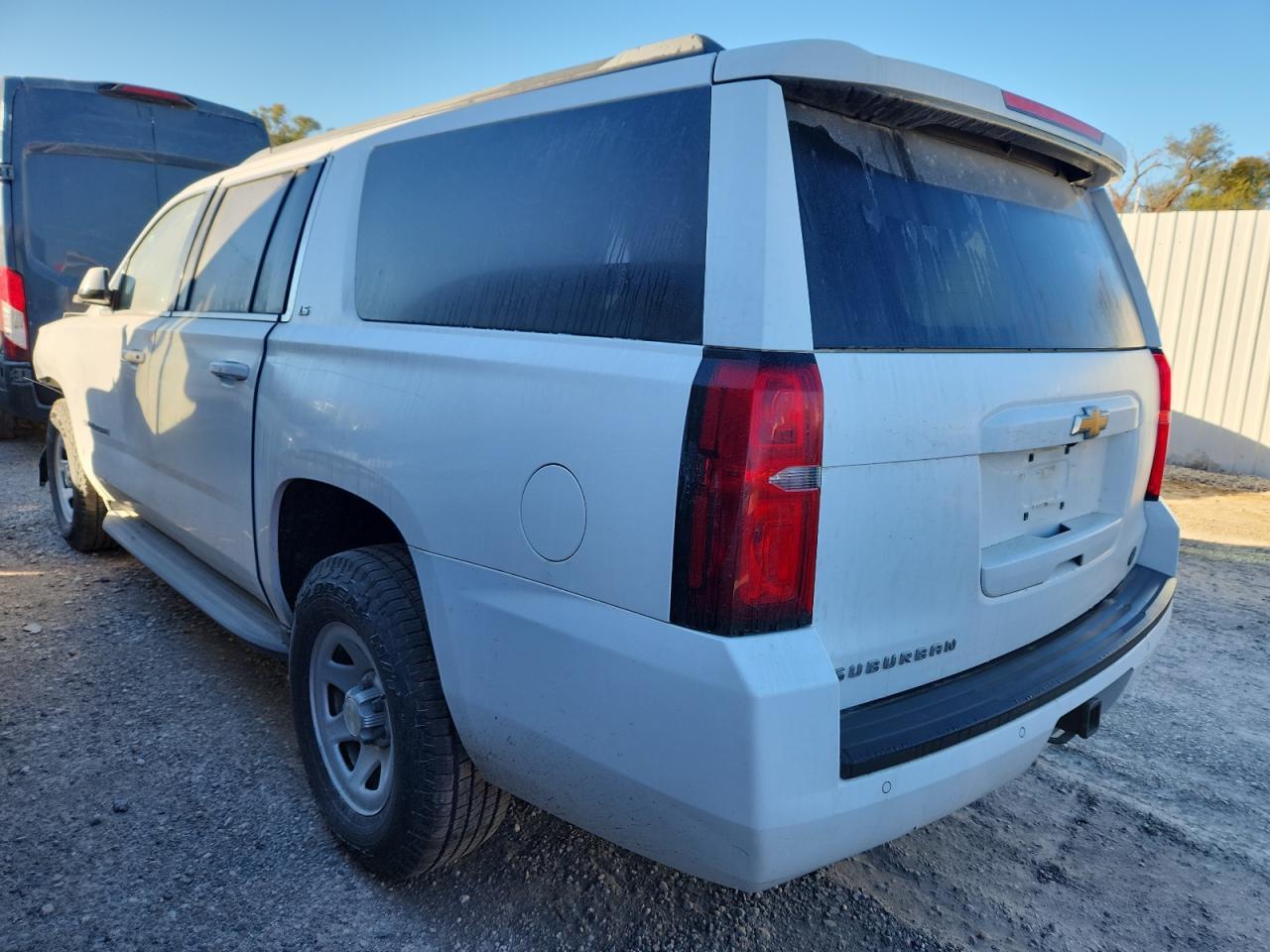 2015 Chevrolet Suburban K1500 - Фото 2