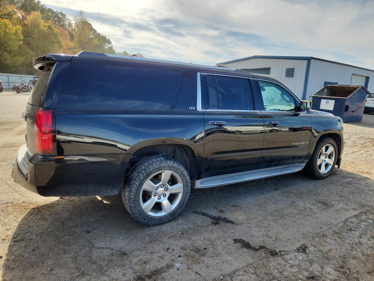 2015 Chevrolet Suburban C1500 Ltz - Image 3