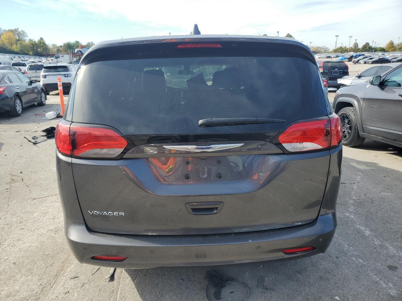 2020 Chrysler Voyager Lx - Image 6