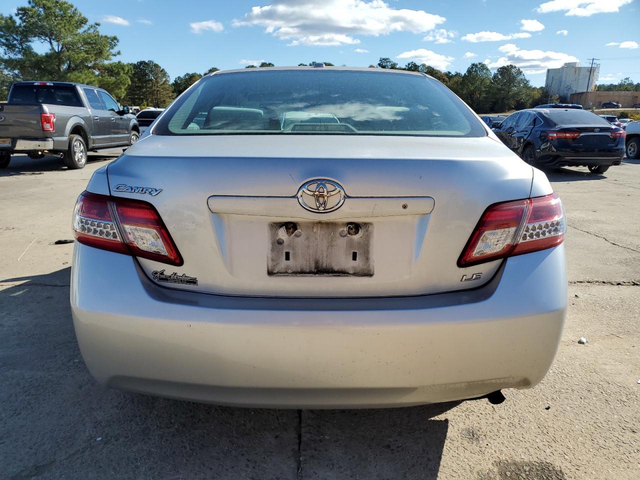 2011 Toyota Camry - Фото 6