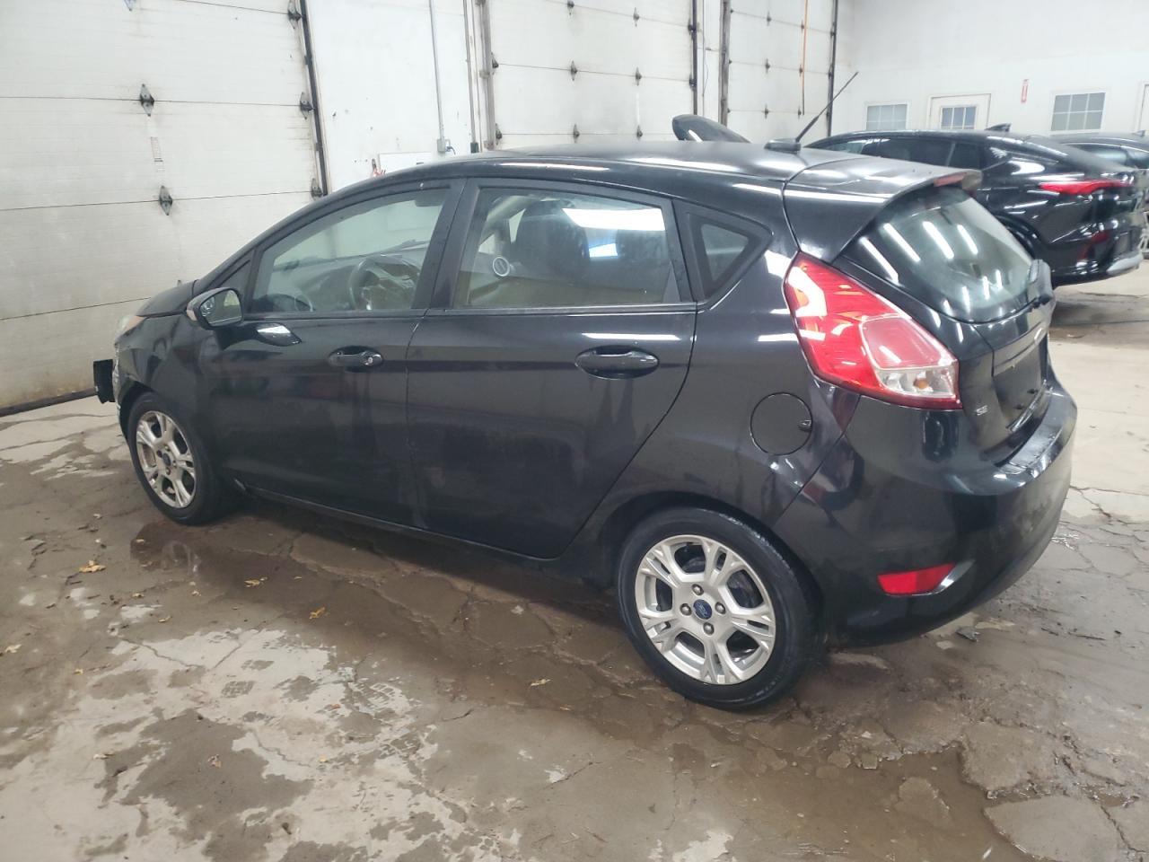 2015 Ford Fiesta Se - Фото 2