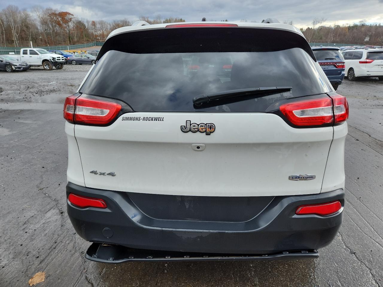 2016 Jeep Cherokee Latitude - Image 6