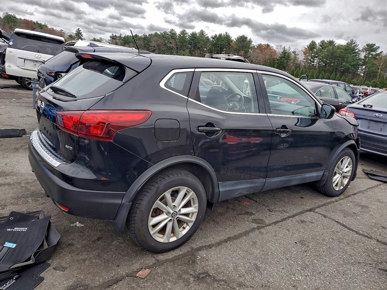2019 Nissan Rogue Sport S - Image 3