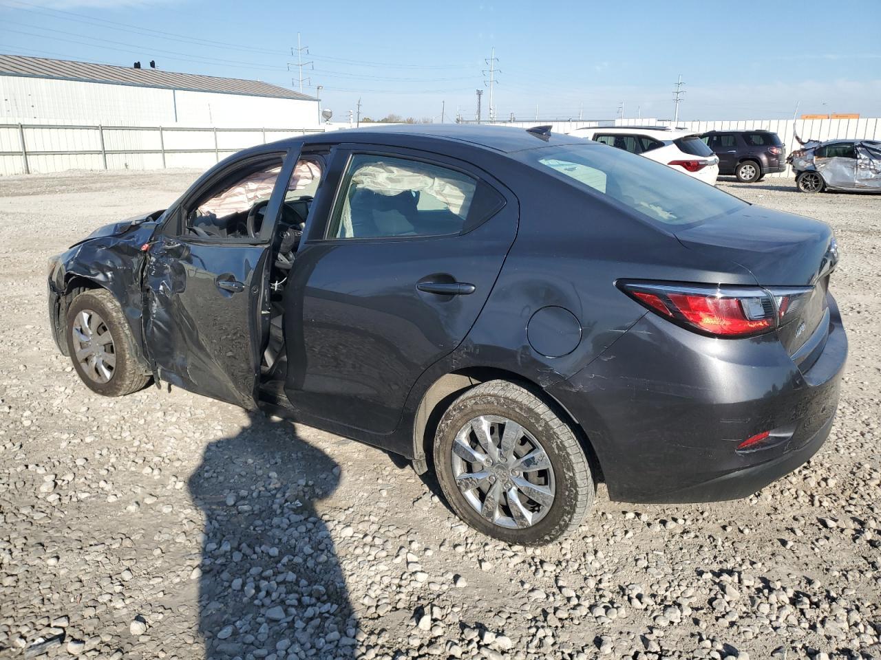2019 Toyota Yaris L - Image 2