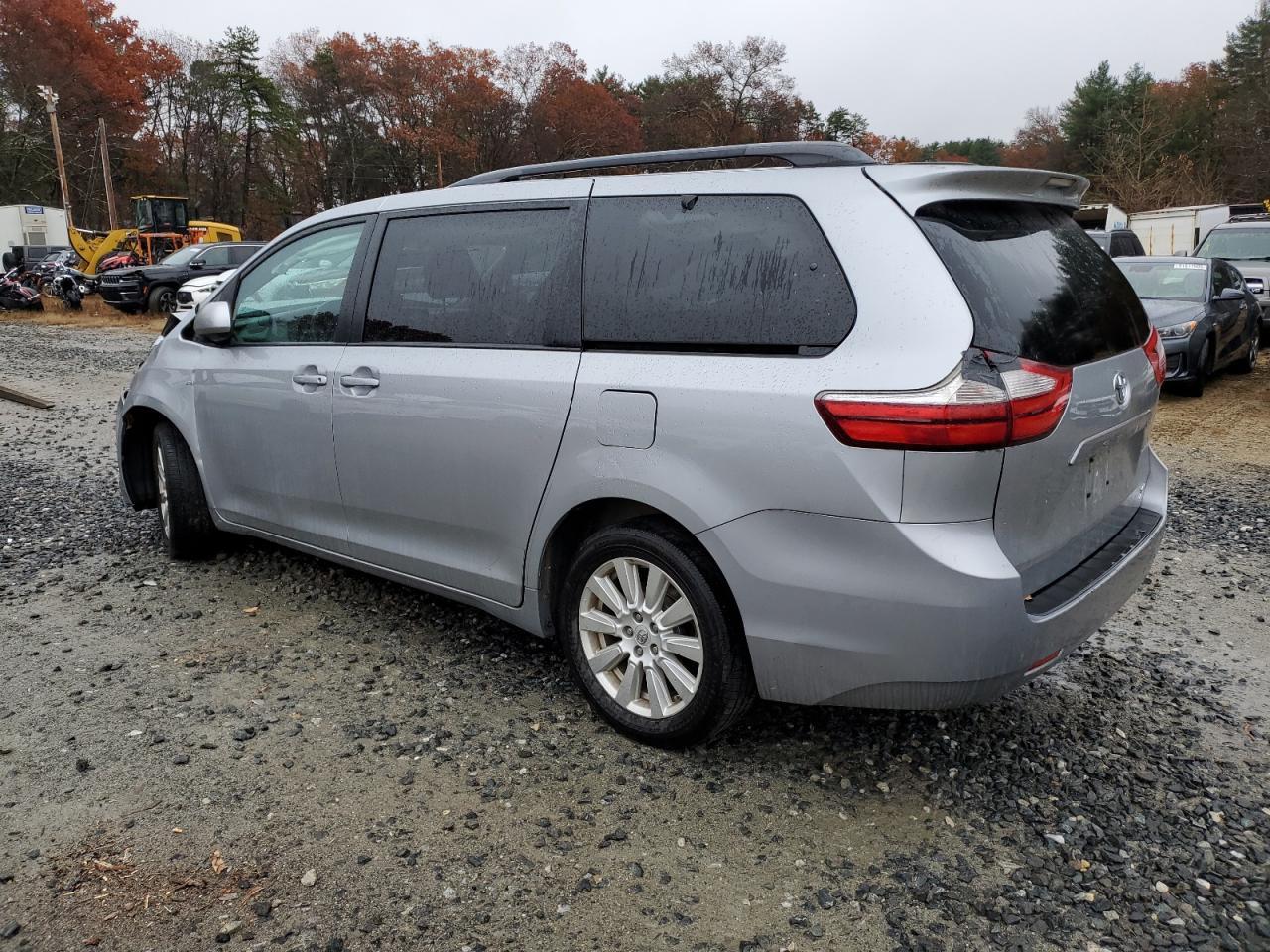 2017 Toyota Sienna Le - Фото 2