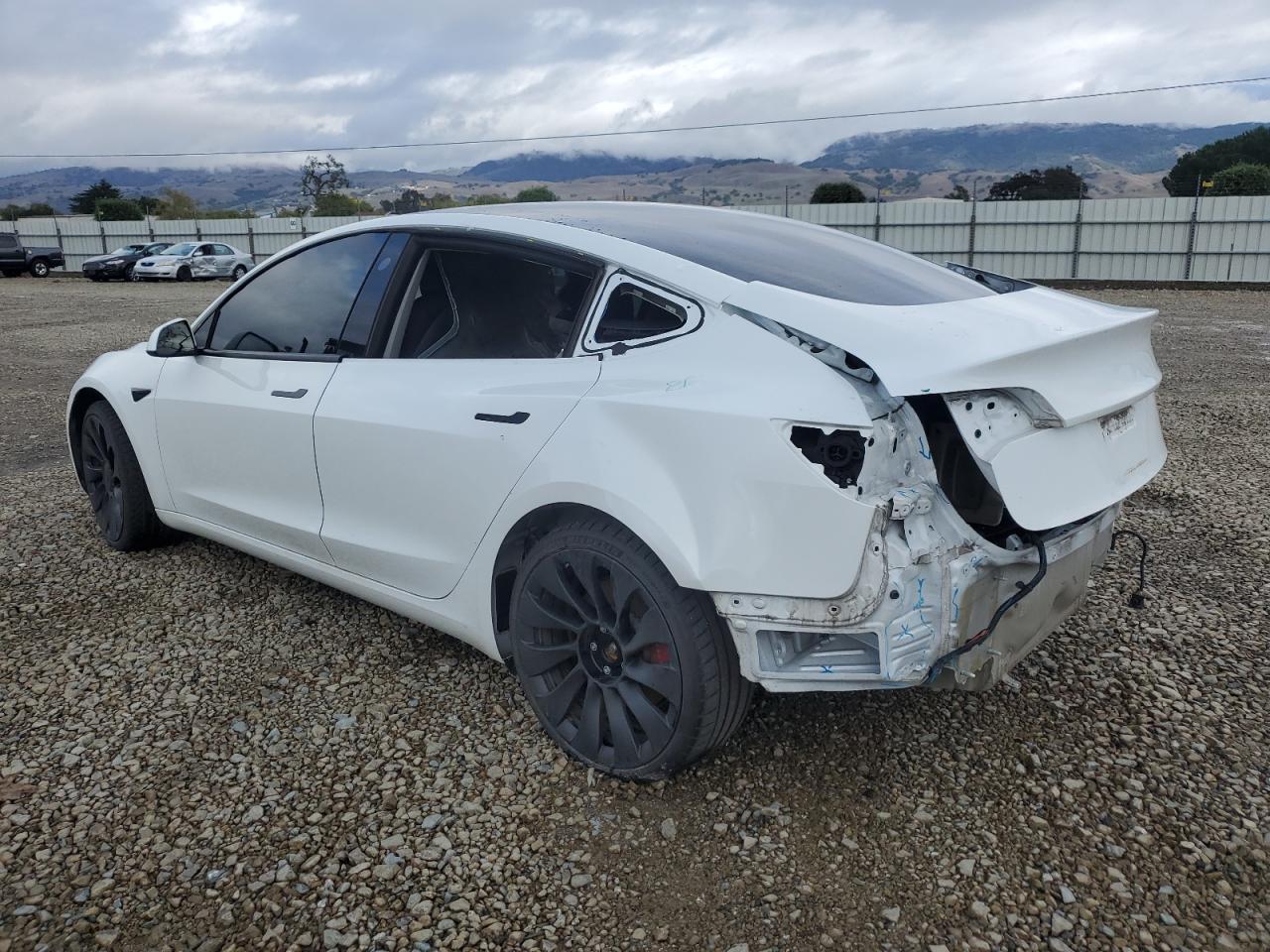 2022 Tesla Model 3 - Фото 2