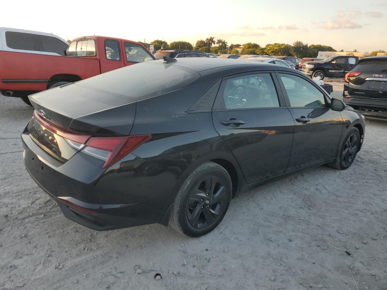 2022 Hyundai Elantra Sel - Image 3