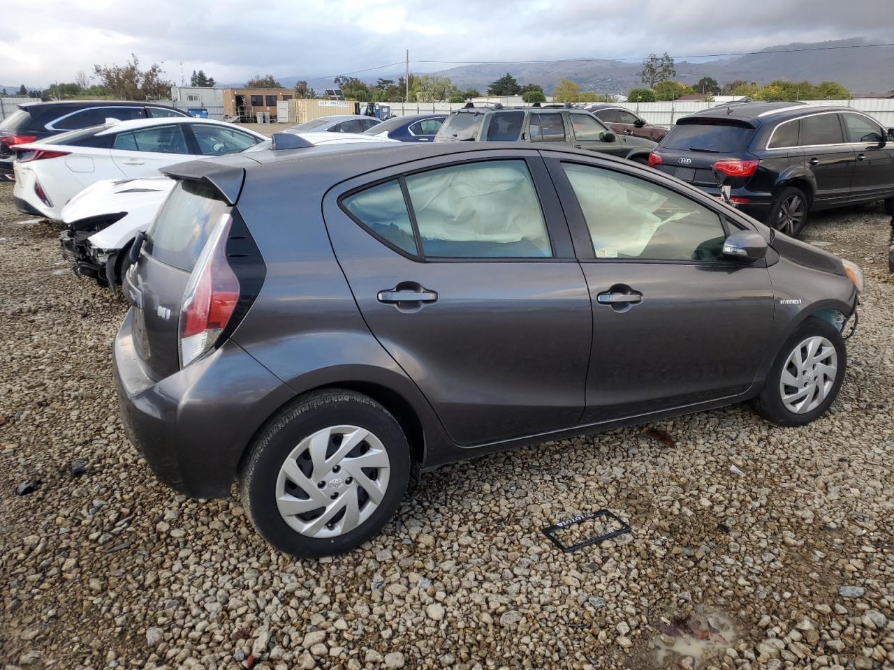 2015 Toyota Prius C - Фото 3