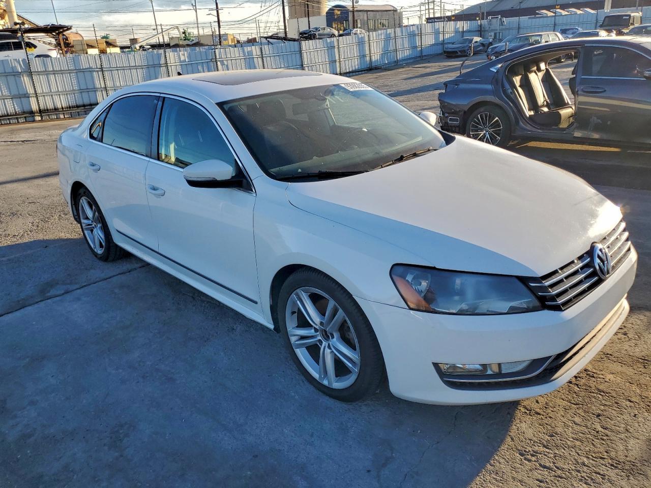 2013 Volkswagen Passat Sel - Фото 4