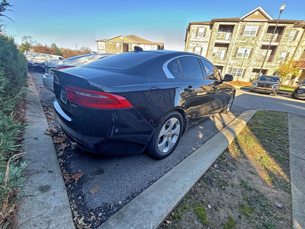 2017 Jaguar Xe - Image 4