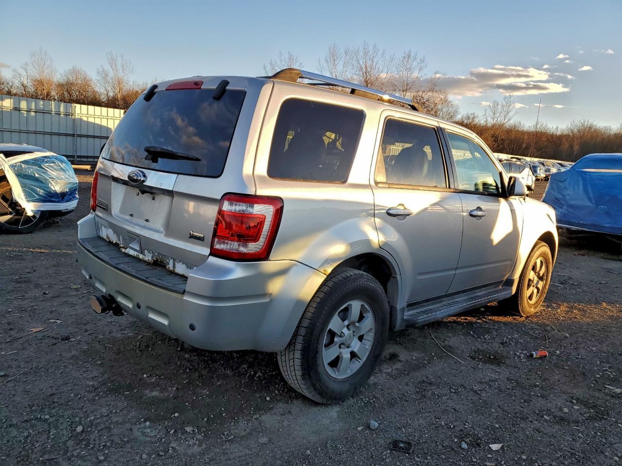 2011 Ford Escape Limited - Image 3