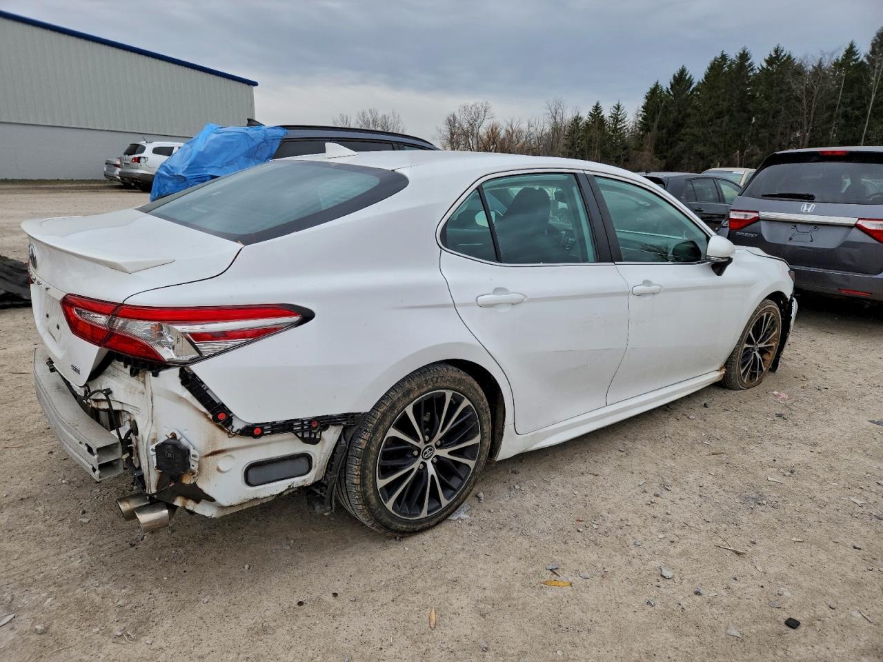 2019 Toyota Camry L - Фото 3