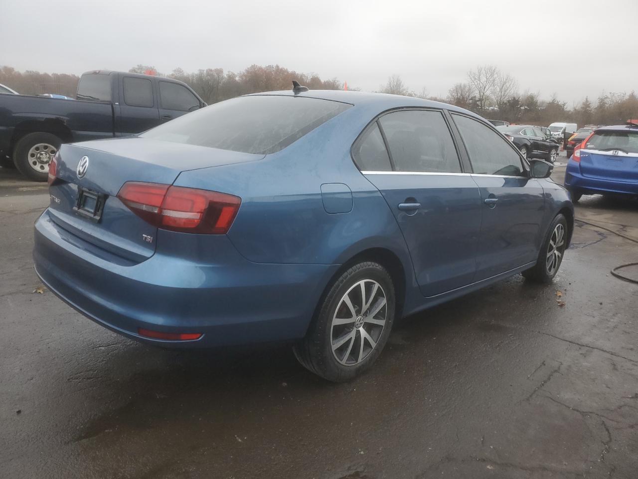 2017 Volkswagen Jetta Se - Image 3