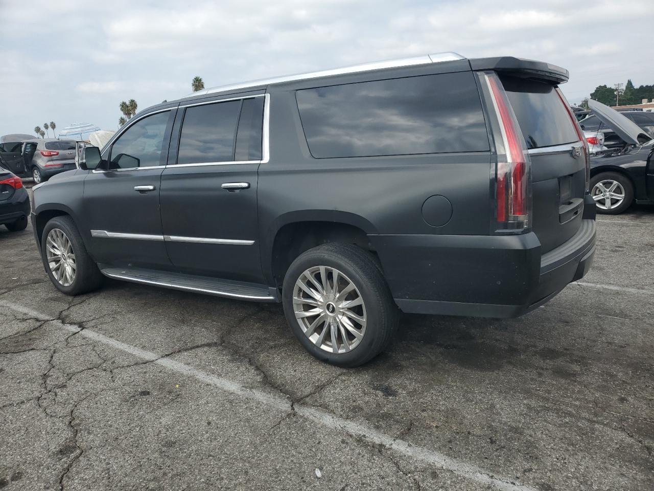 2019 Cadillac Escalade Esv Luxury - Image 2