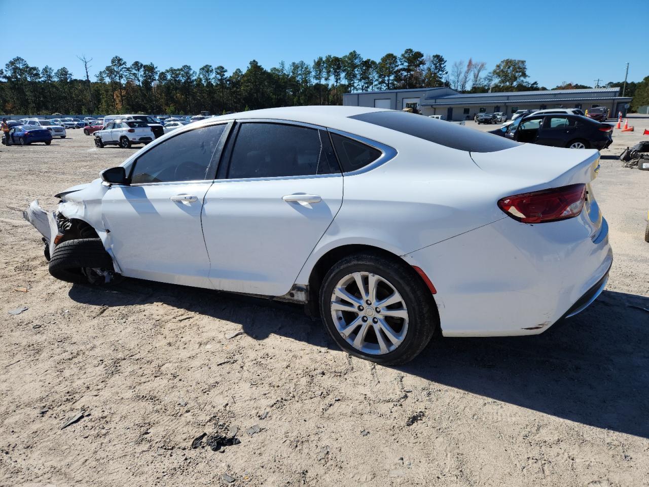 2015 Chrysler 200 Limited - Фото 2