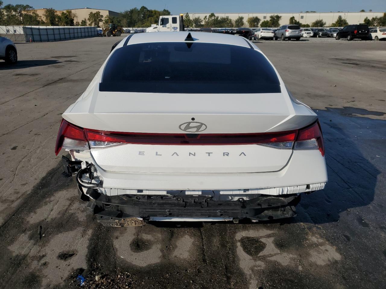2025 Hyundai Elantra Se - Фото 6