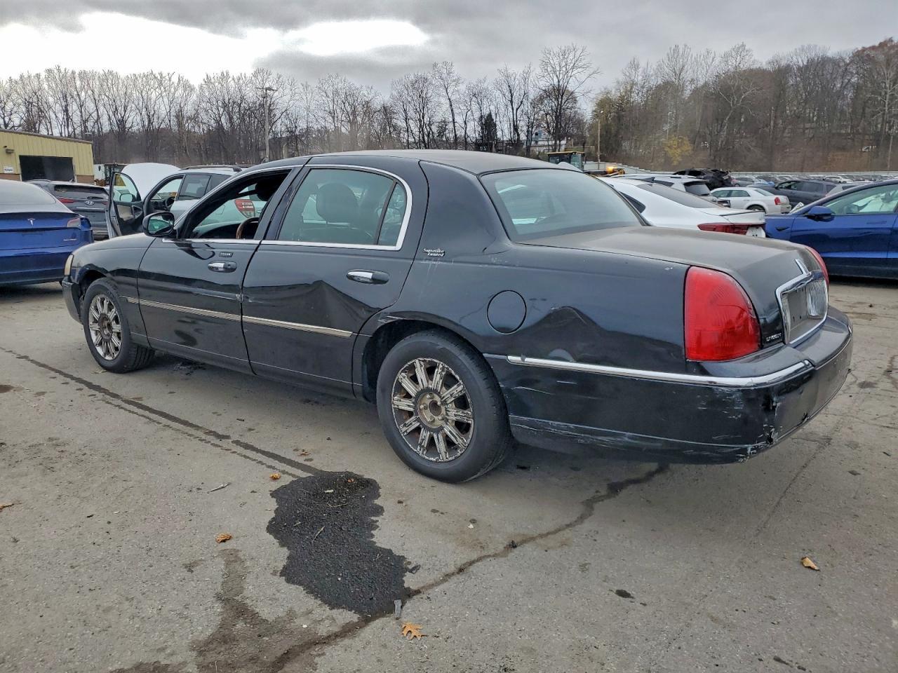 2008 Lincoln Town Car Signature Limited - Фото 2