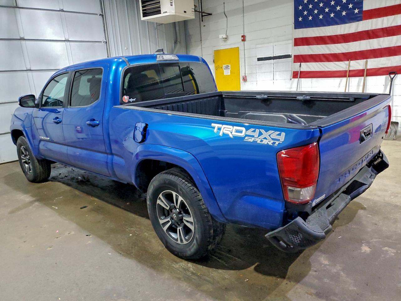 2017 Toyota Tacoma Double Cab - Фото 2