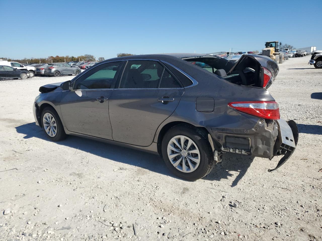 2016 Toyota Camry Le - Фото 2